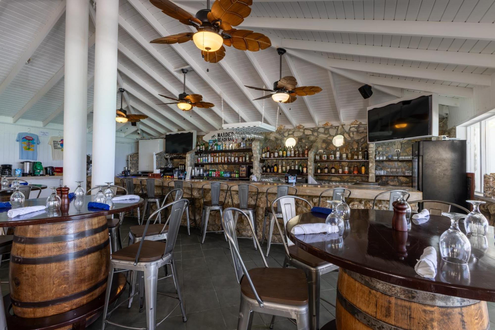 Sebastian'S On The Beach Hotel Freshwater Pond Exterior foto