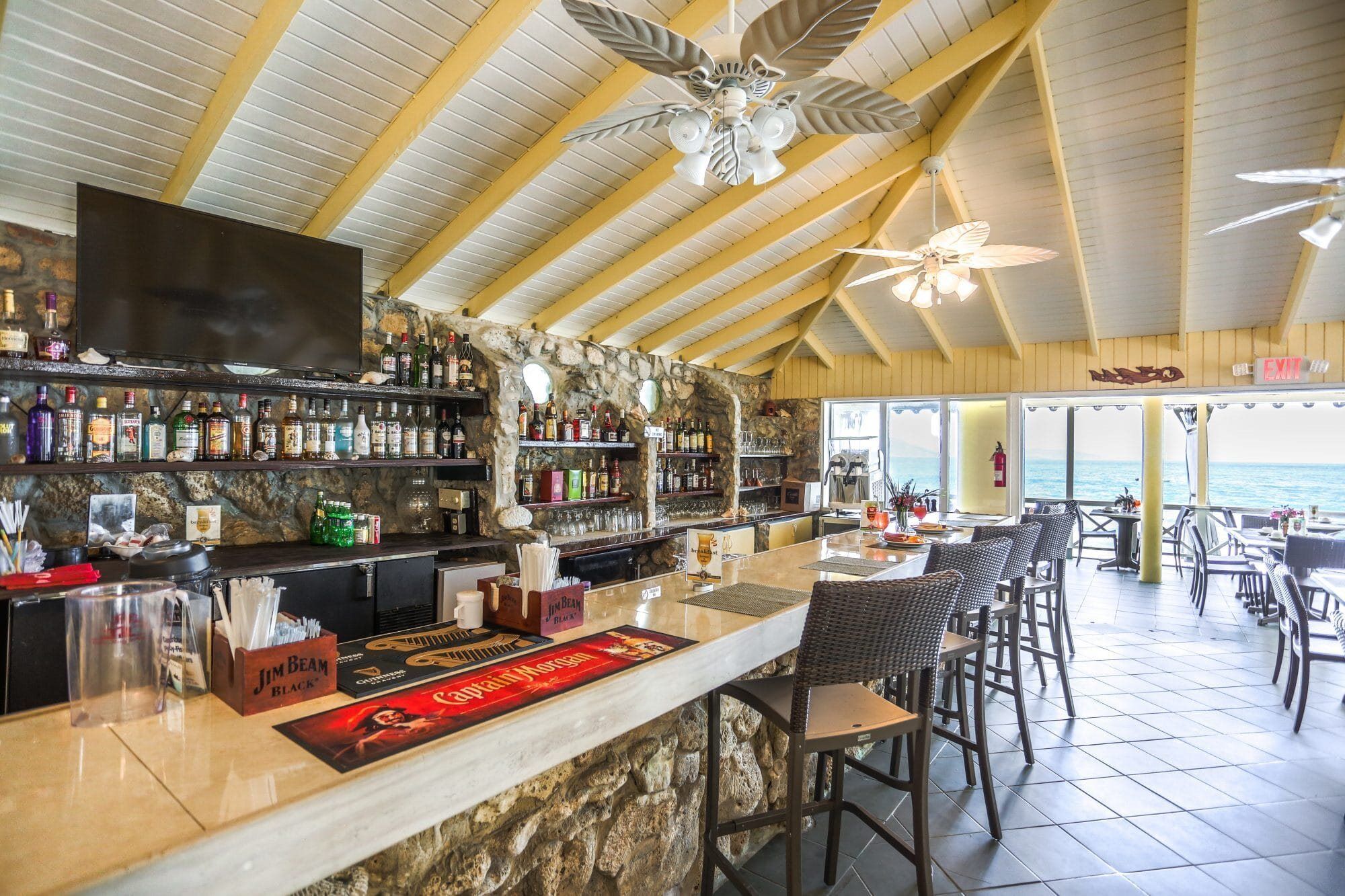 Sebastian'S On The Beach Hotel Freshwater Pond Exterior foto